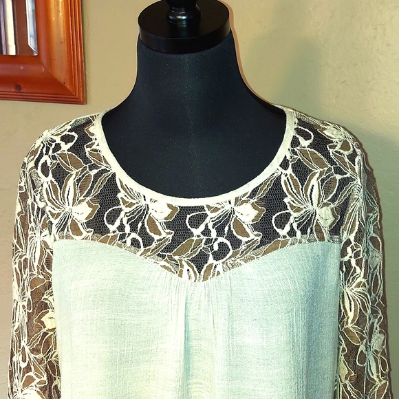 a'reve by Anthropologie Delicate Lace and Linen Tunic - Picture 2 of 9